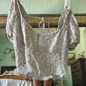 American Eagle floral puff sleeve crop top